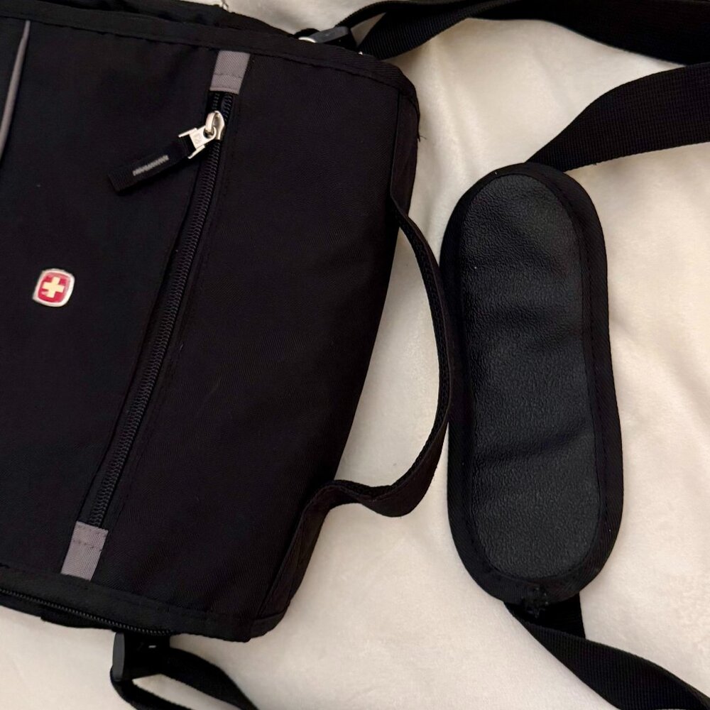 FINAL PRICE! NWOT SWISSGEAR 1805 Mini Messenger Bag - Picture 6 of 6